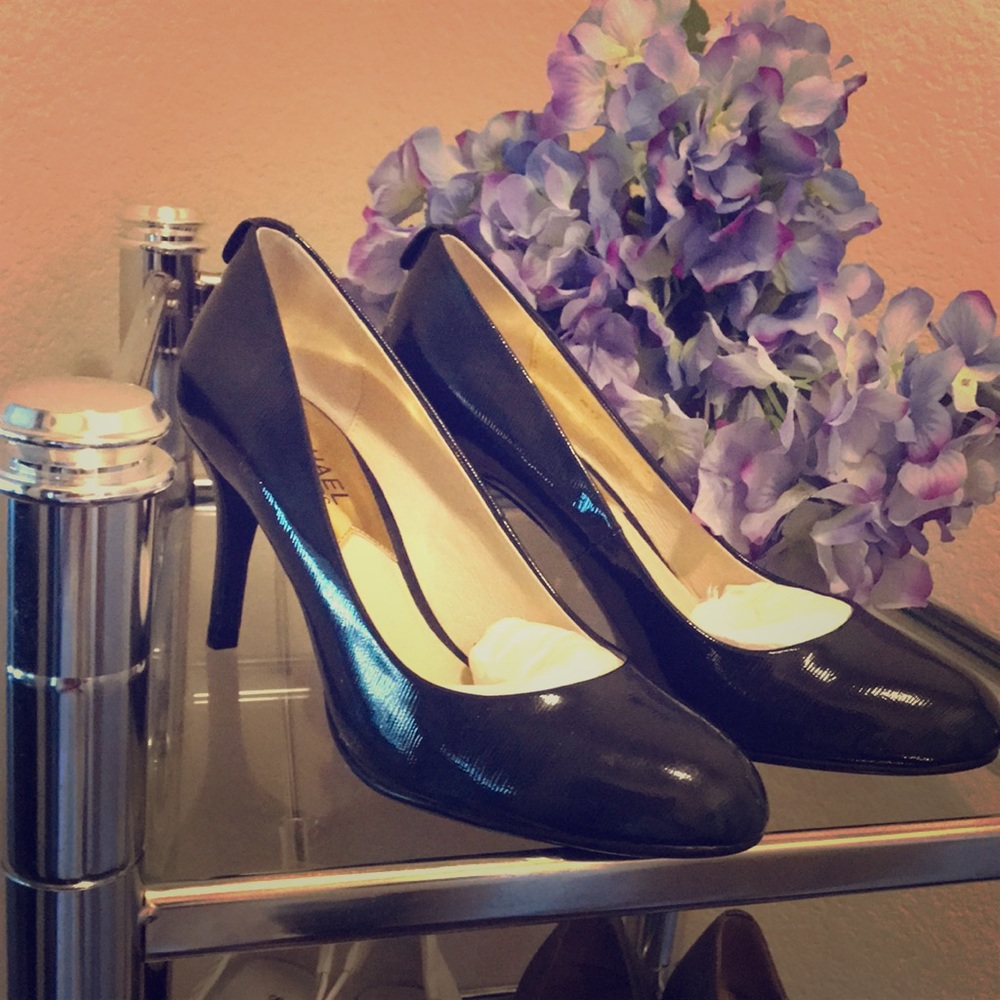 MICHAEL KORS Navy Blue heels NEW!